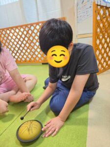 ８月リトミック　タングドラムけんしん